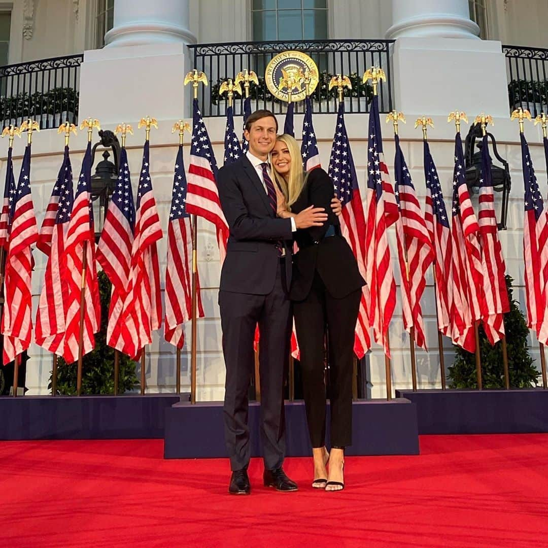 イヴァンカ・トランプさんのインスタグラム写真 - (イヴァンカ・トランプInstagram)「Some snaps taken at the White House before my RNC introduction of “grandpa” three weeks ago.  With Theo and Joseph this hyper before the speeches even began it’s a miracle they made it through the evening! We ALL left it all on the field that night, as evidenced by Theo’s expression in the last pic! 😂 (Photos: before, during, after)」9月19日 1時31分 - ivankatrump