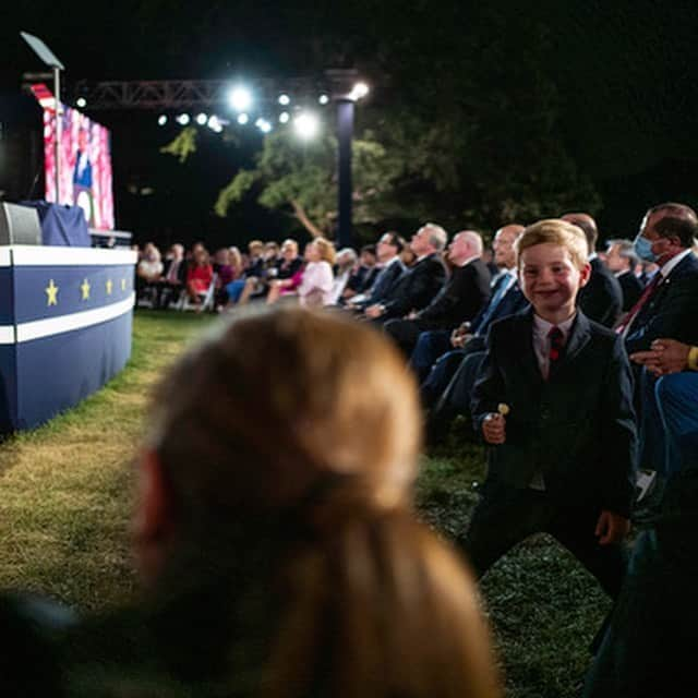 イヴァンカ・トランプさんのインスタグラム写真 - (イヴァンカ・トランプInstagram)「Some snaps taken at the White House before my RNC introduction of “grandpa” three weeks ago.  With Theo and Joseph this hyper before the speeches even began it’s a miracle they made it through the evening! We ALL left it all on the field that night, as evidenced by Theo’s expression in the last pic! 😂 (Photos: before, during, after)」9月19日 1時31分 - ivankatrump