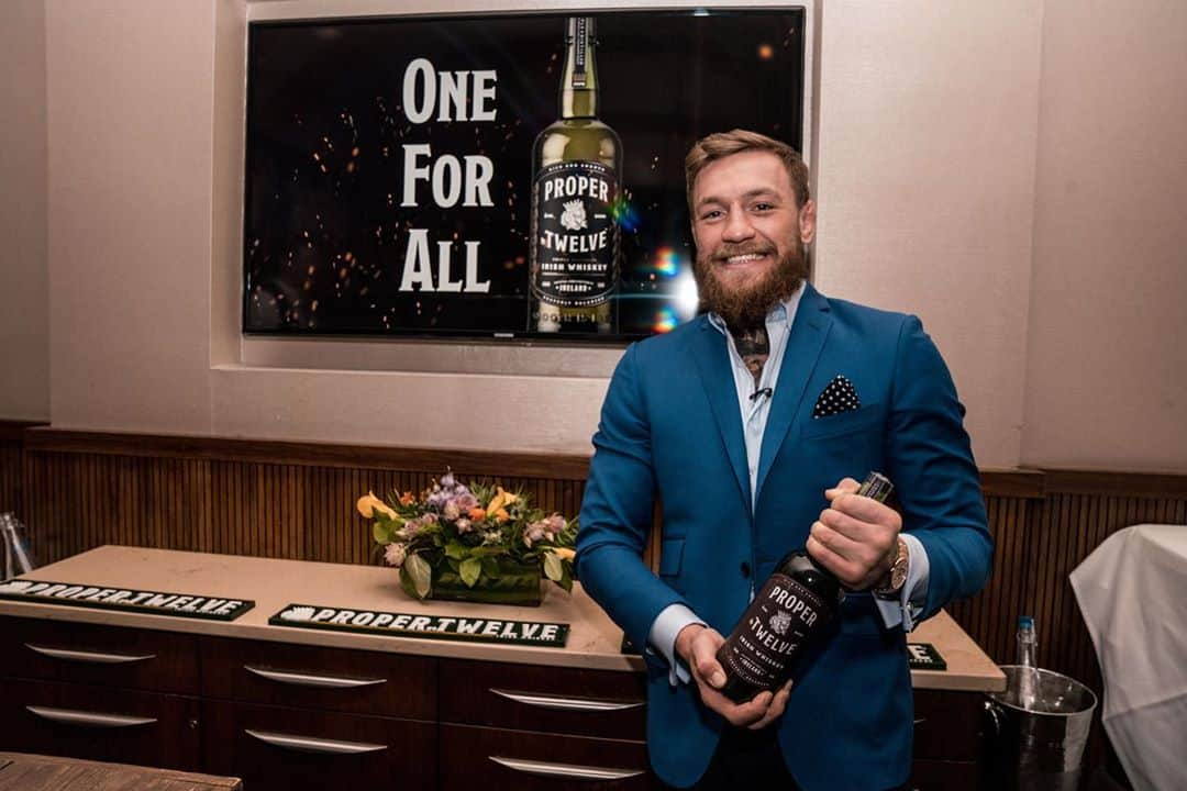 コナー・マクレガーさんのインスタグラム写真 - (コナー・マクレガーInstagram)「Happy 2 year anniversary to all my Proper Twelve Family around the globe ❤️ #OneForAll @properwhiskey」9月19日 1時32分 - thenotoriousmma