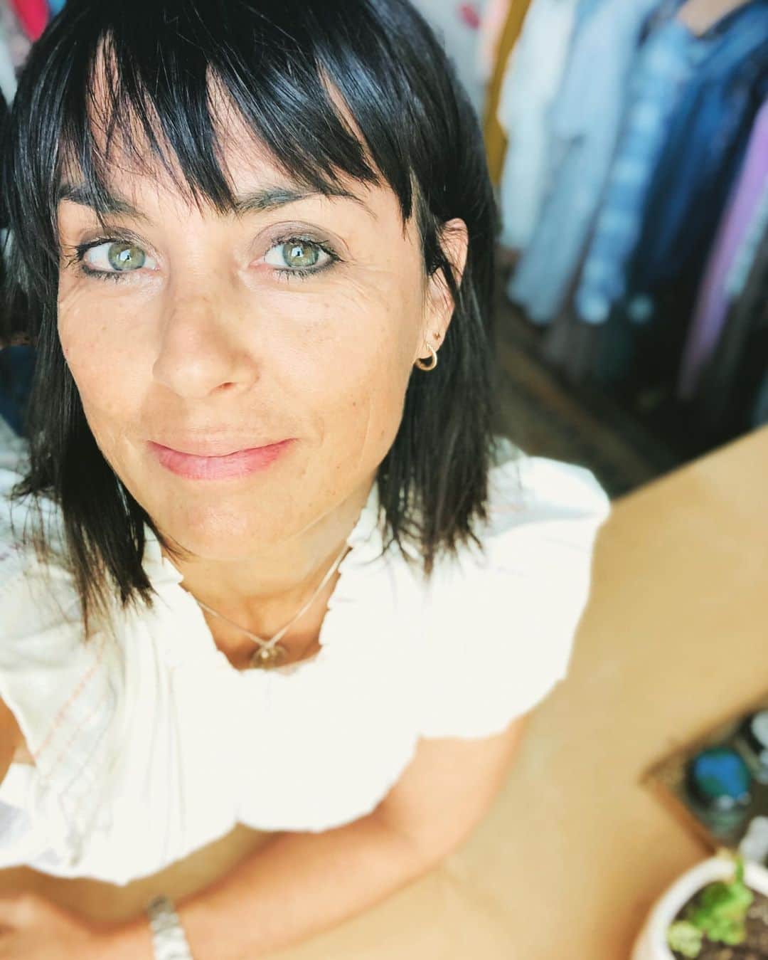 コンスタンス・ジマーのインスタグラム：「There’s light at the end of the tunnel...We had our virtual table read!! We are going back to work (I was on a show when the world shut down). There’s hope Hollywood, we are slowly getting back into production!! Stay strong and positive ARTISTS! Can’t wait to share what show it is with you...and my character is going to be another (yet different) fun badass. #staytuned #tgif」