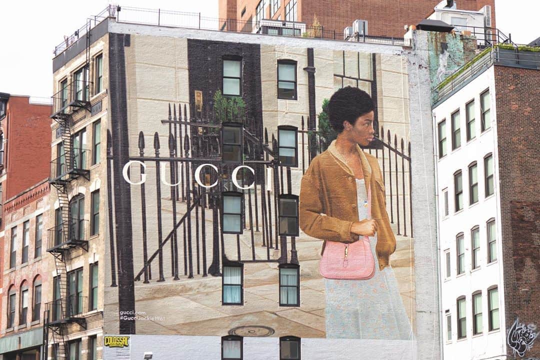 グッチさんのインスタグラム写真 - (グッチInstagram)「Creative Director @alessandro_michele redefines the #GucciJackie1961—one of the House’s most recognizable bags—now appearing on ArtWalls around the world including New York’s #GucciArtWall located in Lafayette Street. Discover more through link in bio. #AlessandroMichele #GucciFW20」9月19日 1時56分 - gucci