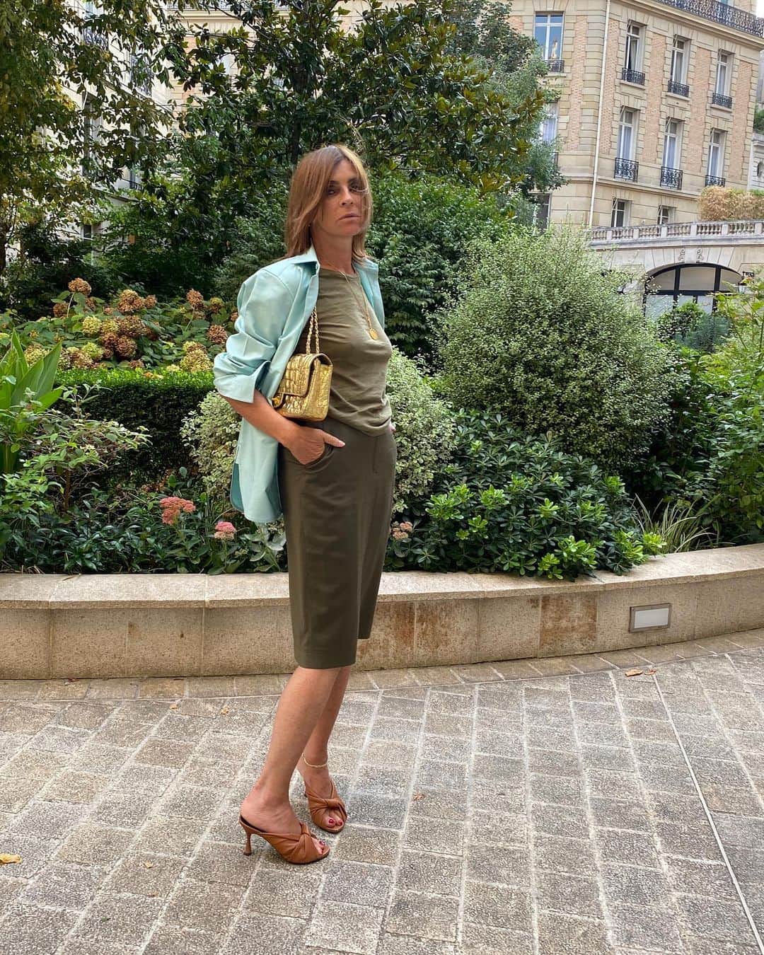 カリーヌ・ロワトフェルドのインスタグラム：「I always said I hated mules」