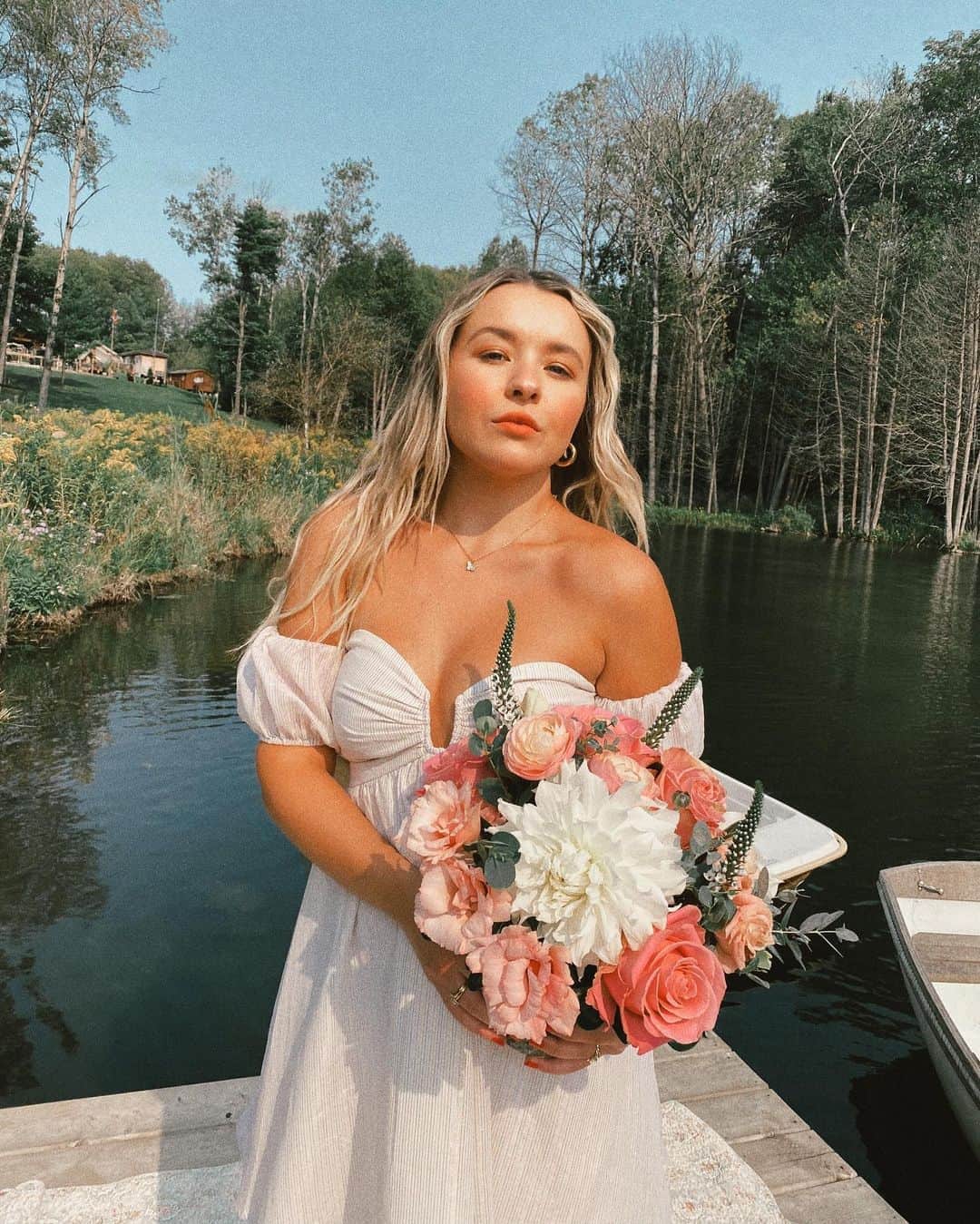 トーリ・ウェブスターのインスタグラム：「just like summer camp 🛶 wearing @revolve」