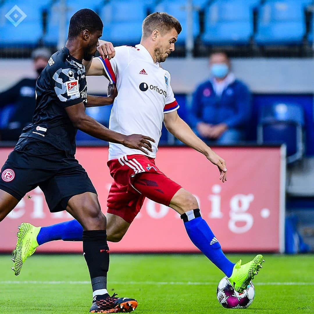 ハンブルガーSVさんのインスタグラム写真 - (ハンブルガーSVInstagram)「Halbzeit ☑️ Führung ☑️ Tor für Simon ☑️ 1️⃣:0️⃣☑️  #nurderHSV #HSVF95 #Halbzeit #Saisonauftakt  📸 @witters_sportfotografie」9月19日 2時21分 - hsv