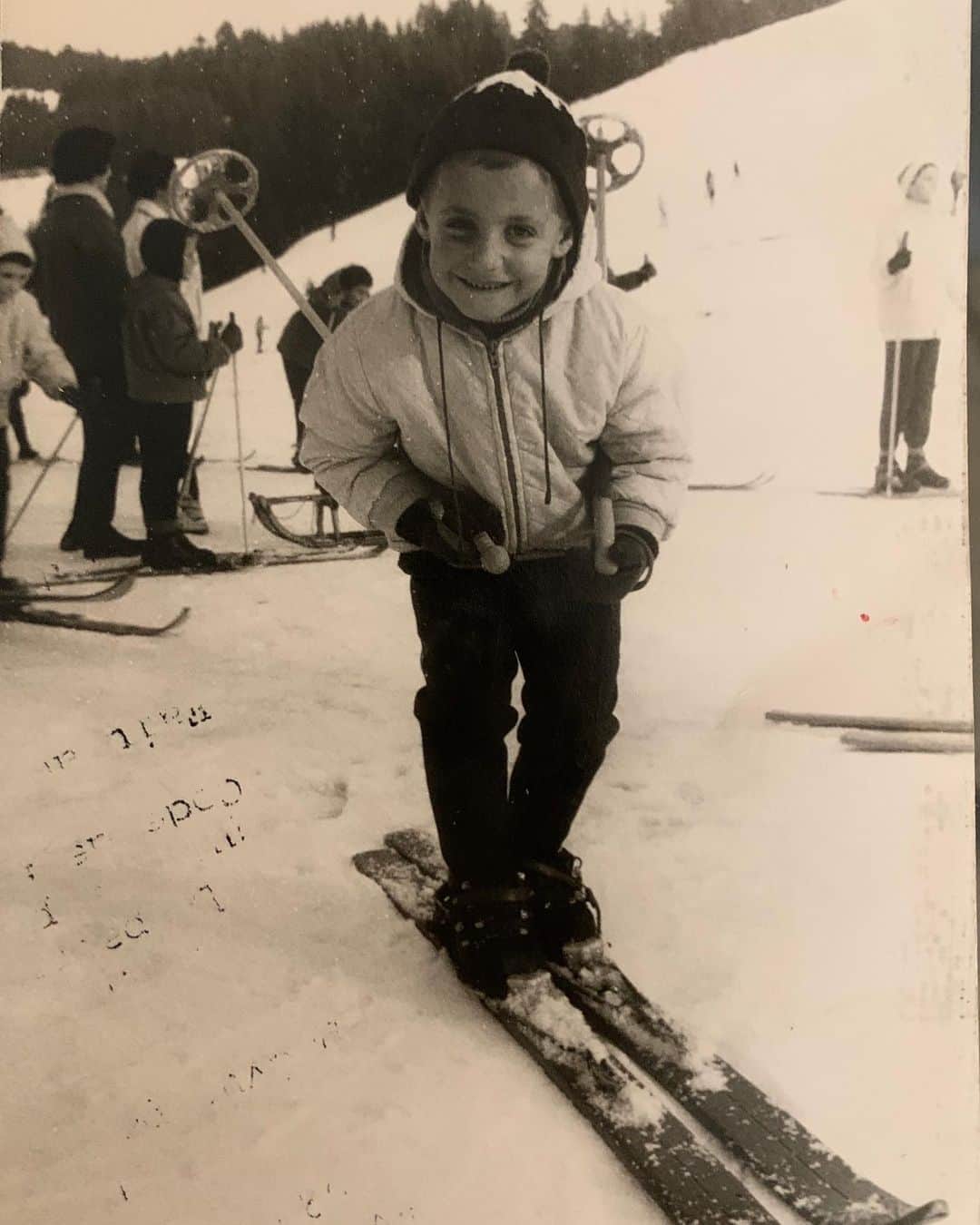 ニコラ・サルコジのインスタグラム：「#A7ans je rêvais d’une vie pleine d’aventures ! Les enfants doivent avoir le temps de réaliser leurs rêves ! Engagez-vous comme moi aux côtés de @gustave_roussy pour #guérirlecancerdelenfantau21esiècle. Vous aussi, soutenez la recherche et faites un don sur www.guerirlecancerdelenfant.fr ou envoyez ENFANT par sms au 92250 (don de 5€) Ensemble, soyons #orducommun @thebignoe」