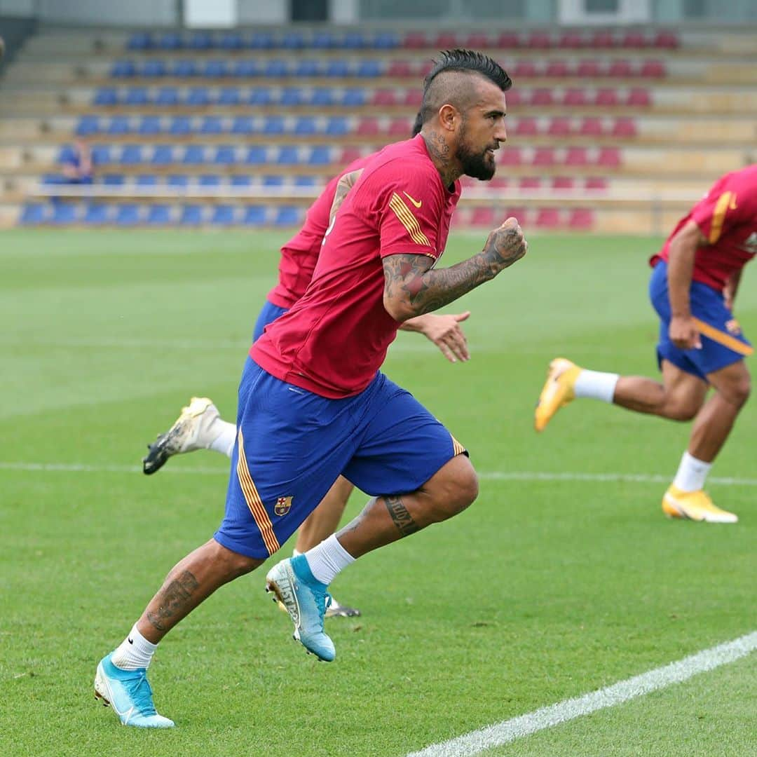 アルトゥーロ・ビダルさんのインスタグラム写真 - (アルトゥーロ・ビダルInstagram)「⚽️🔥👍🏽👑💪🏽」9月19日 2時51分 - kingarturo23oficial