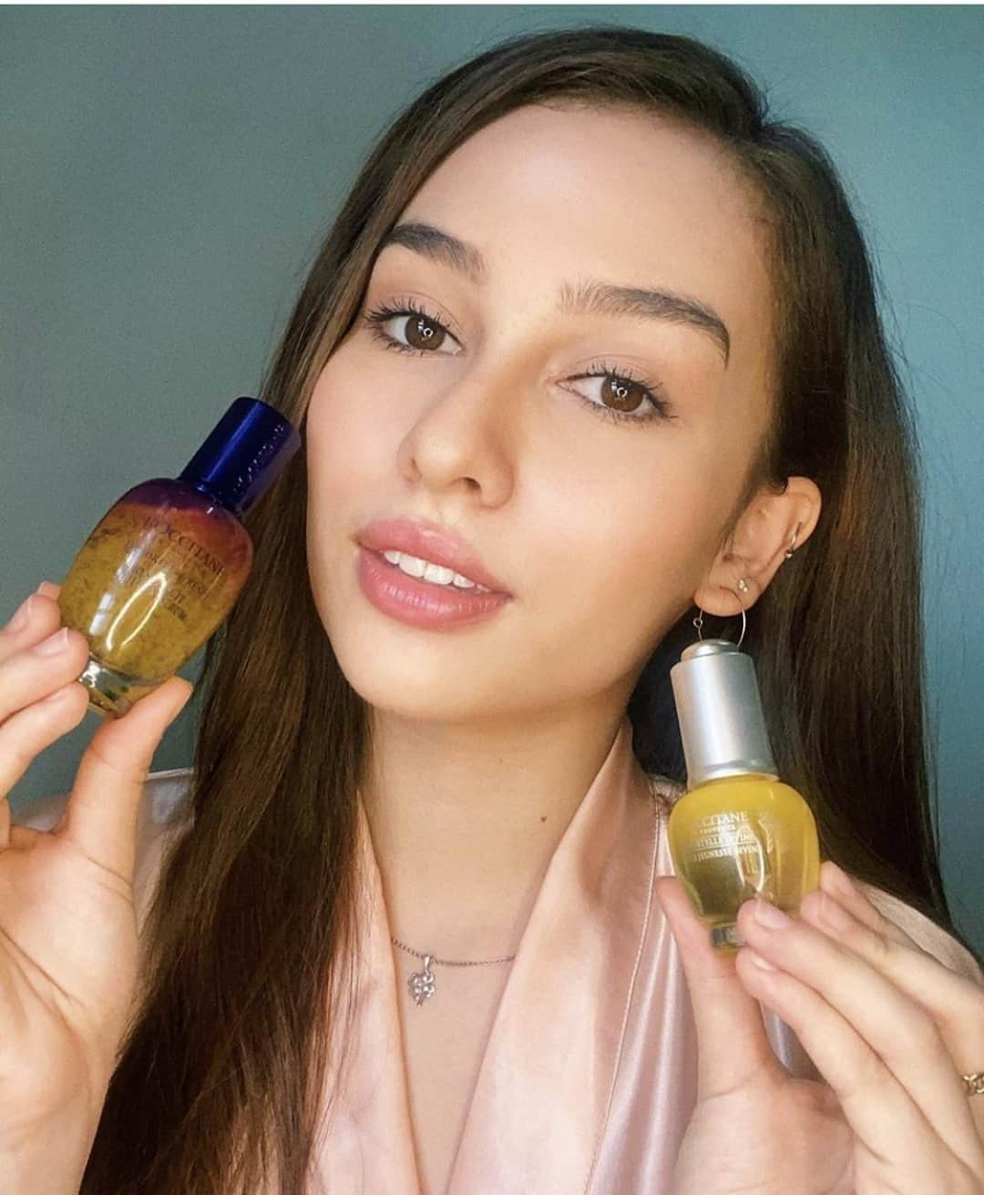 ロクシタンさんのインスタグラム写真 - (ロクシタンInstagram)「“The Immortelle Reset Serum & Divine Youth Oil from @loccitanemy are my go to iconic duo when it comes to my skincare! I’m on my second bottle of the Immortelle Reset and once combined with the Divine Youth Oil, my skin has never looked better 🥰 ⁣ ⁣ I also added the Divine Cleansing Foam which leaves my skin feeling fresh & luminous. It reminds me of all the good stuff you get from Retinol, but this is completely natural since it derives from the Imortelle Flower! (Oh! And it smells amazing!) #LOccitaneMalaysia #ImmortelleDivine #EverlastingFlower” #geniusflower⁣ #Regram 📸 : @annajobling」9月19日 3時00分 - loccitane