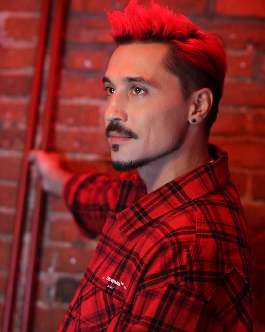 RU.TVさんのインスタグラム写真 - (RU.TVInstagram)「🔥 На этой неделе хит-парад «Супер 20» телеканала RU.TV возглавил Дима Билан 👏 Поздравляем! ⠀ 💟 Топ 20 лучших клипов недели: 1. Дима Билан — Химия 2. Миша Марвин & Ханна — Французский поцелуй 3. Клава Кока & NILETTO — Краш 4. Елена Север и Александр Маршал — Война, так война 5. Сергей Лазарев — Лабиринт 6. MONATIK & Вера Брежнева — ВЕЧЕРиНОЧКА 7. Маша Вебер — На ветру 8. Артур Пирожков — Перетанцуй меня 9. LOBODA — Мой 10. Ёлка — Из окон 11. Ани Лорак — Твоей любимой 12. Zivert & NILETTO — Fly 2 13. Елена Темникова — Как Барби в поисках Кена 14. ВладиМир — Sexy MF 15. Макс Барских — По секрету 16. Валерий Меладзе — Вижу солнце 17. ЮрКисс — Я словно в огне 18. Ольга Бузова & Джаро & Ханза — Mira me Bebe 19. Время и Стекло — Last Dance 20. Jony — Комета ⠀ #супер20 #рутв #rutv #димабилан」9月19日 3時00分 - ru_tv
