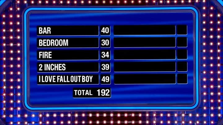 フォール・アウト・ボーイのインスタグラム：「are you ready to play the feud?? team fob (including the one & only @SethGreen) goes up against team @weezer on @familyfeud this sunday, 9/20 @ 7/6c + we're playing for the fob fund 👍🏼👍🏼   see you there @iamsteveharveytv 👋🏼」