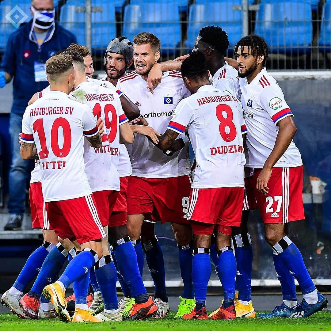 ハンブルガーSVさんのインスタグラム写真 - (ハンブルガーSVInstagram)「Diese drei Punkte bleiben in Hamburg! 🔷⚪️⚫️   #nurderHSV #HSVF95 #Heimsieg #Saisonauftakt  📸 @witters_sportfotografie」9月19日 3時23分 - hsv