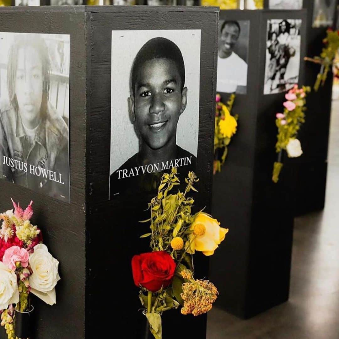 ヒル・ハーパーさんのインスタグラム写真 - (ヒル・ハーパーInstagram)「A memorial for and by the community to honor Black lives lost to racial injustice 🙏🏽 Visit @saytheirnamesmemorial  #blm #blacklivesmatter #racialinjustice」9月19日 3時24分 - hillharper