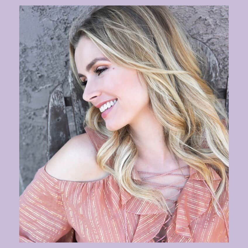 ブリアンナ・ブラウンのインスタグラム：「Sooo....  What do we like best folks?  Go back to Blonde... Go back to Brunette... Or keep experimenting as a Redhead?  Trying to keep my social media light considering the insanity of our world.  So hair color...whatcha thinking?  💜」