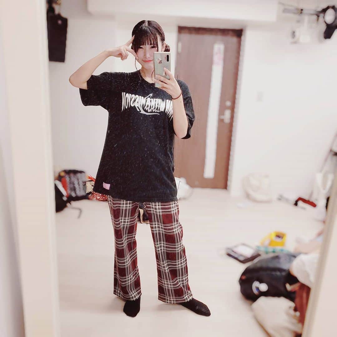 椎原えみのインスタグラム：「2020.09.19.Saturday . . .  昨日の私服。半分秋仕様。 . . . #民族ハッピー組  #椎原えみ #美脚女子 #美脚 #followｍe #脚フェチ #足フェチの皆様お待たせしました  #足フェチ  #モデル #アイドル  #あしすたぐらむ #あしたすたぐらまー #脚フェチの皆様お待たせしました #legs #水泳 #美脚 #美脚女子 #beautifullegs #japaneseidol #japanesegirl #えみあし #beautiful #photomodel #photography #Japan #girl  #チェックパンツ #美脚女子 #美脚 #高身長女子 #ストリート系女子 #ロングヘア  #model  #cute」