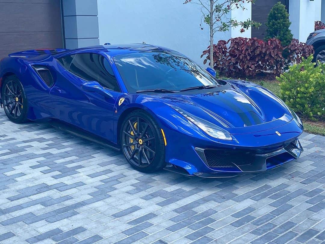 ファンクマスター・フレックスのインスタグラム：「Kevin Hunter out here killing them streets! Wow! WHAT KINDA CAR IS THIS?????」