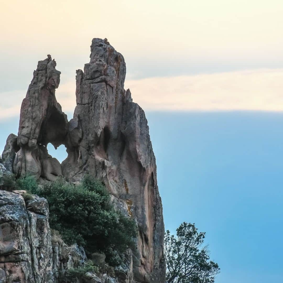 Discoveryさんのインスタグラム写真 - (DiscoveryInstagram)「What place on Earth is your first love?💚   #FirstLoveDay #earth #naturelovers #majestic_earth #amazingplaces」9月19日 3時34分 - discovery