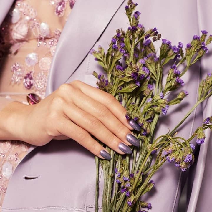 OPIさんのインスタグラム写真 - (OPIInstagram)「A touch of purple...from head to toe. A monochromatic look that’s we are #OPIObsessed over.   Shade: #LeonardosModelColor  #ColorIsTheAnswer #OPIMuseOfMilan #OPIInfiniteShine #PurpleMani #Fall2020Fashion #NailTrends #ModernNails #FallMani #FallNails #OPIObsessed #NailInspo #ShimmerNails #PurpleNails #TrendyNails #PurpleTrend」9月19日 4時00分 - opi