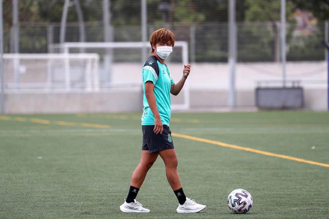 山本摩也のインスタグラム：「.﻿ ﻿ Con un poquito de seriedad 🤨﻿ ﻿」