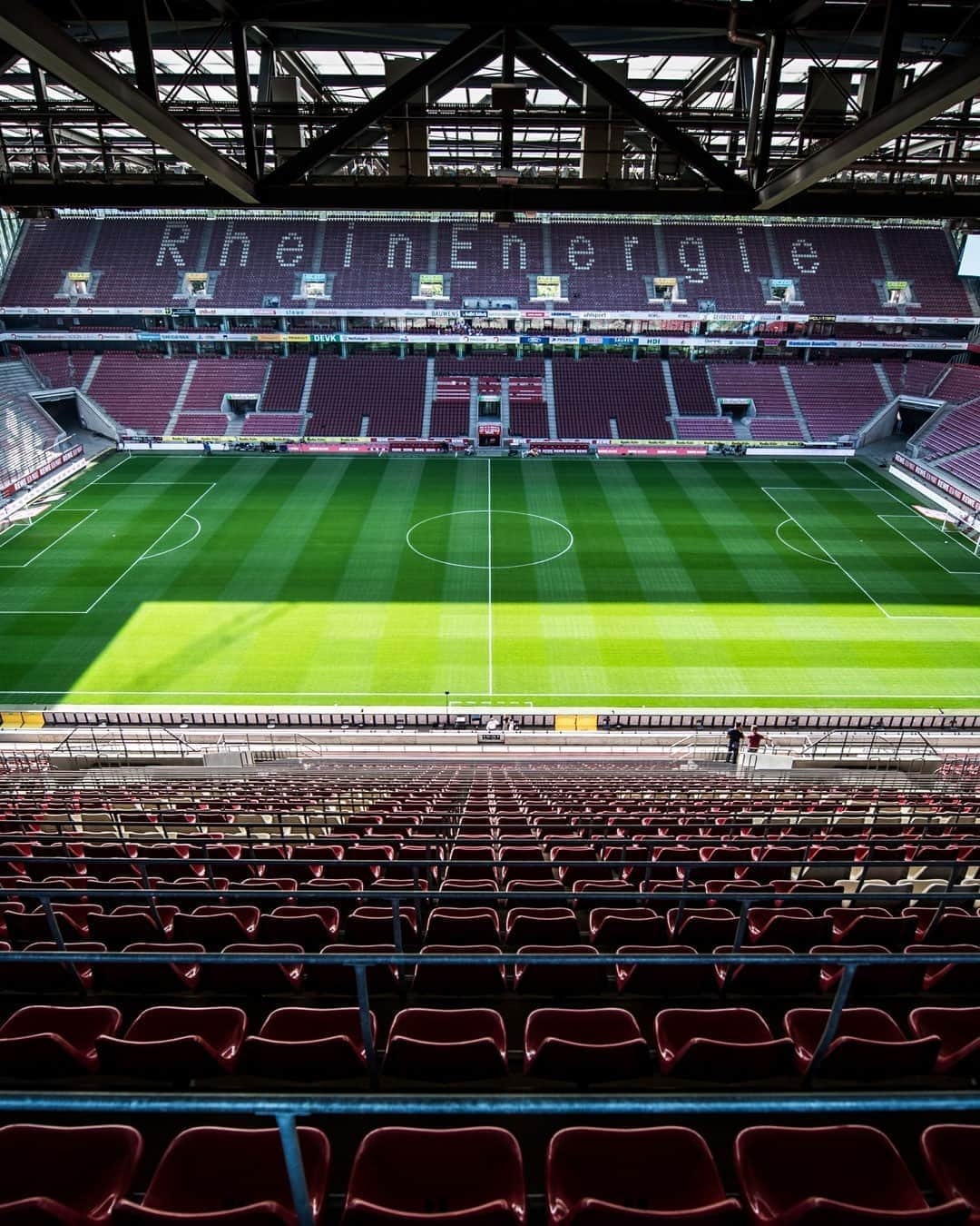 1.FCケルンさんのインスタグラム写真 - (1.FCケルンInstagram)「Der #effzeh wurde am Freitagabend von der Stadt Köln darüber informiert, dass das Bundesliga-Heimspiel gegen die TSG Hoffenheim ohne Zuschauer stattfinden muss. Die Prognose für die Inzidenzzahl am Samstag ist zu hoch.   #KOETSG #Bundesliga」9月19日 4時20分 - fckoeln