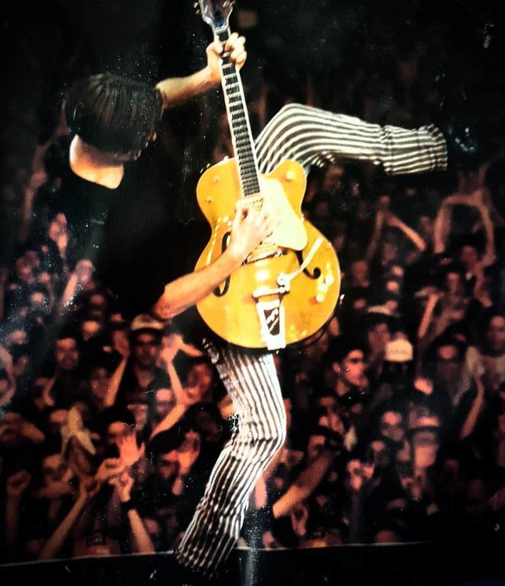 ブライアン・アダムスのインスタグラム：「Kickin’ it in striped trousers somewhere on my endless 90’s tour. #bryanadams18tilidie #bryanadamssofarsogood #theonlythingthatlooksgoodonmeisyou」