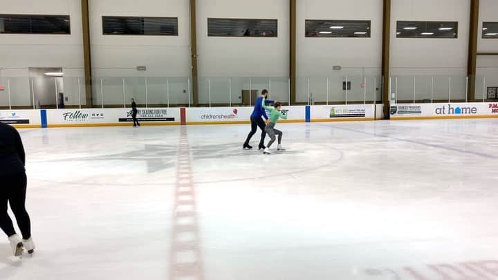 アシュリー・ケインのインスタグラム：「Choreo sequence from our Freeskate! ✨  Happy Friday y’all!」