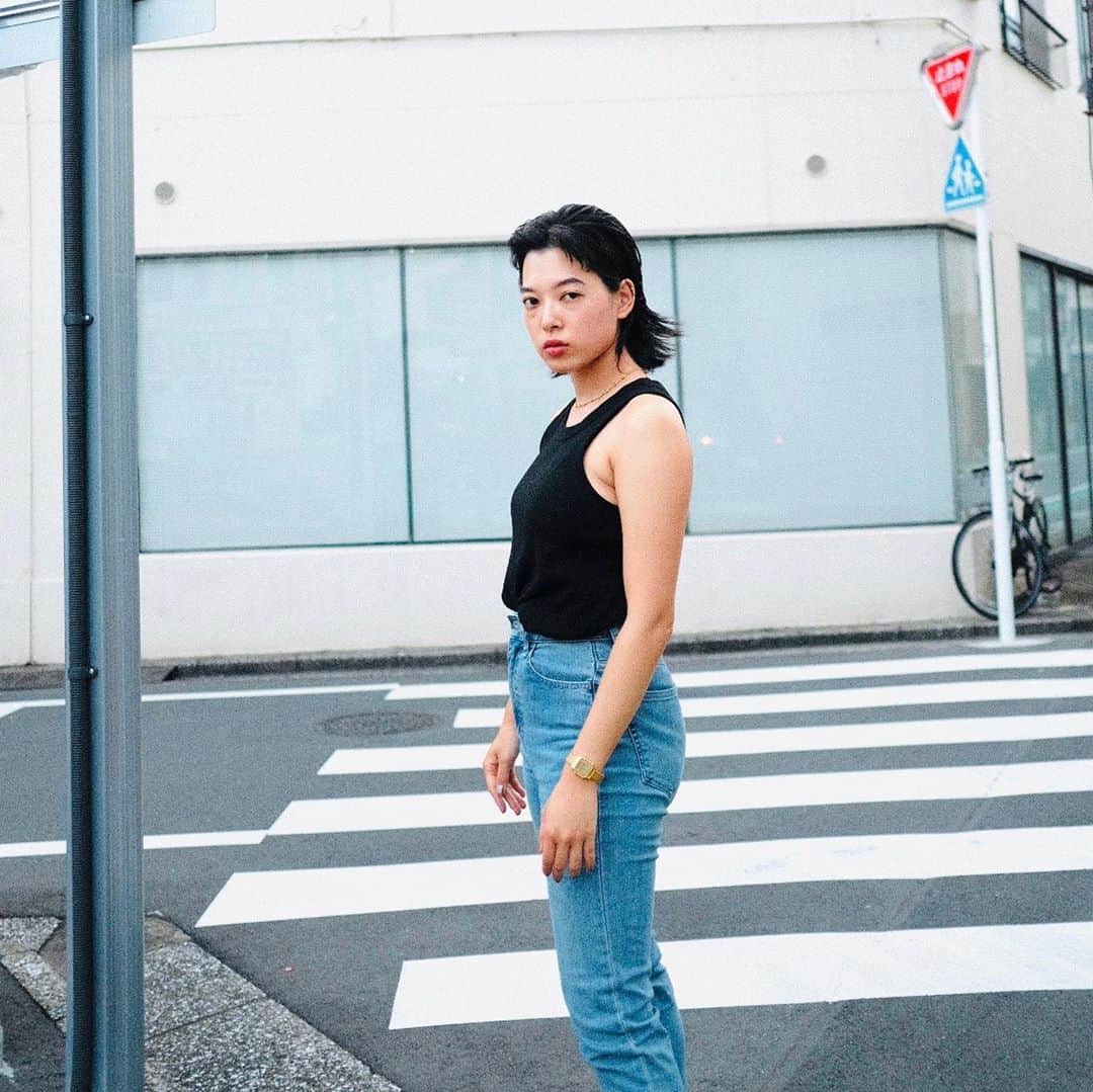 KUROのインスタグラム：「Tokyo based creative and editor @euca_ri wears the Diamante Womens Wash 001 Monster Stretch Denim and Tennessee Cotton Tank in Black 📸 by her partner @fabianparkes in Tokyo, Japan #kurodenim #kuro #madeinjapan」