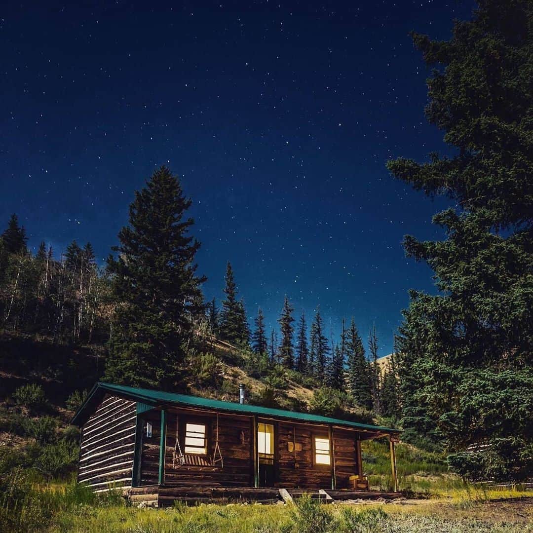 CANON USAさんのインスタグラム写真 - (CANON USAInstagram)「"My family and I have been traveling to Creede, Colorado for over 30 years. One of the reasons we love it here is that there are incredible night skies with limited light pollution. We wanted to get out of the house during this pandemic so we went to the place where we find lots of peace. This was taken during a bright nearly full moon night. The moonlight lit up the landscape. The stars are so vivid here! Where is the best place you have ever seen the stars?" #MyCanonStory  Photo Credit: @ecriswell Camera: #Canon EOS 5D Mark IV Lens: EF 16-35mm f/2.8L III USM Aperture: f/2.8 ISO: 1600 Shutter Speed: 25 sec Focal Length: 24mm」9月19日 5時29分 - canonusa