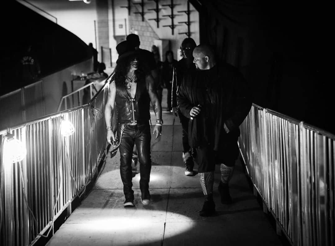 Guns N' Rosesさんのインスタグラム写真 - (Guns N' RosesInstagram)「GnFnR backstage crew 🌹」9月19日 5時31分 - gunsnroses