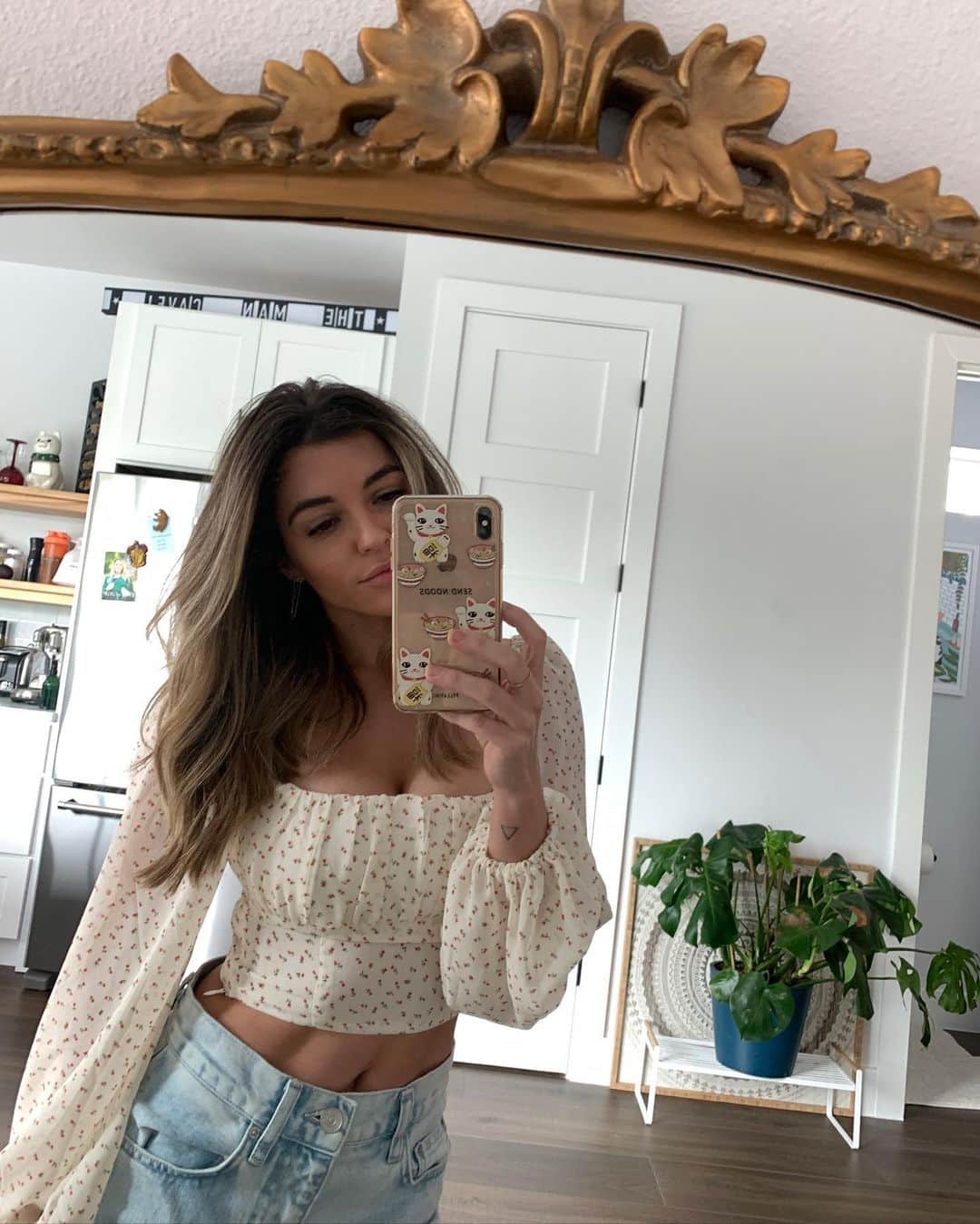 Nikki Blackketterのインスタグラム：「TGIF, here’s some of mee ✨🥰 Bit of a photo dump from the last month for funsies, which is your fave? 🌻❤️ Been trying to focus on feelin cute, here and there, because it boosts my confidence and motivation, and spending time with people I loooove 🥰🥰 and going outside, that’s important too. **i have a lot of bad days too, like a lot — it’s very frustrating and I go up and down with feeling like a failure and not seeing the point to anything, etc — but chin up buttercup, better habits in place and working on/getting excited for projects for the future have been my current steps to not beating myself up as much anymore. Like whit keeps reminding us — BE KIND TO YOURSELF!! I hope you all feel good this weekend and spend some time with loved ones, even if it’s virtually! Human interaction is important. 🙏🏼 and I’m rambling at this point so HAVE NICE WEEKEND ILY, have a sangria or a sunset watch for meeeee xoxo」