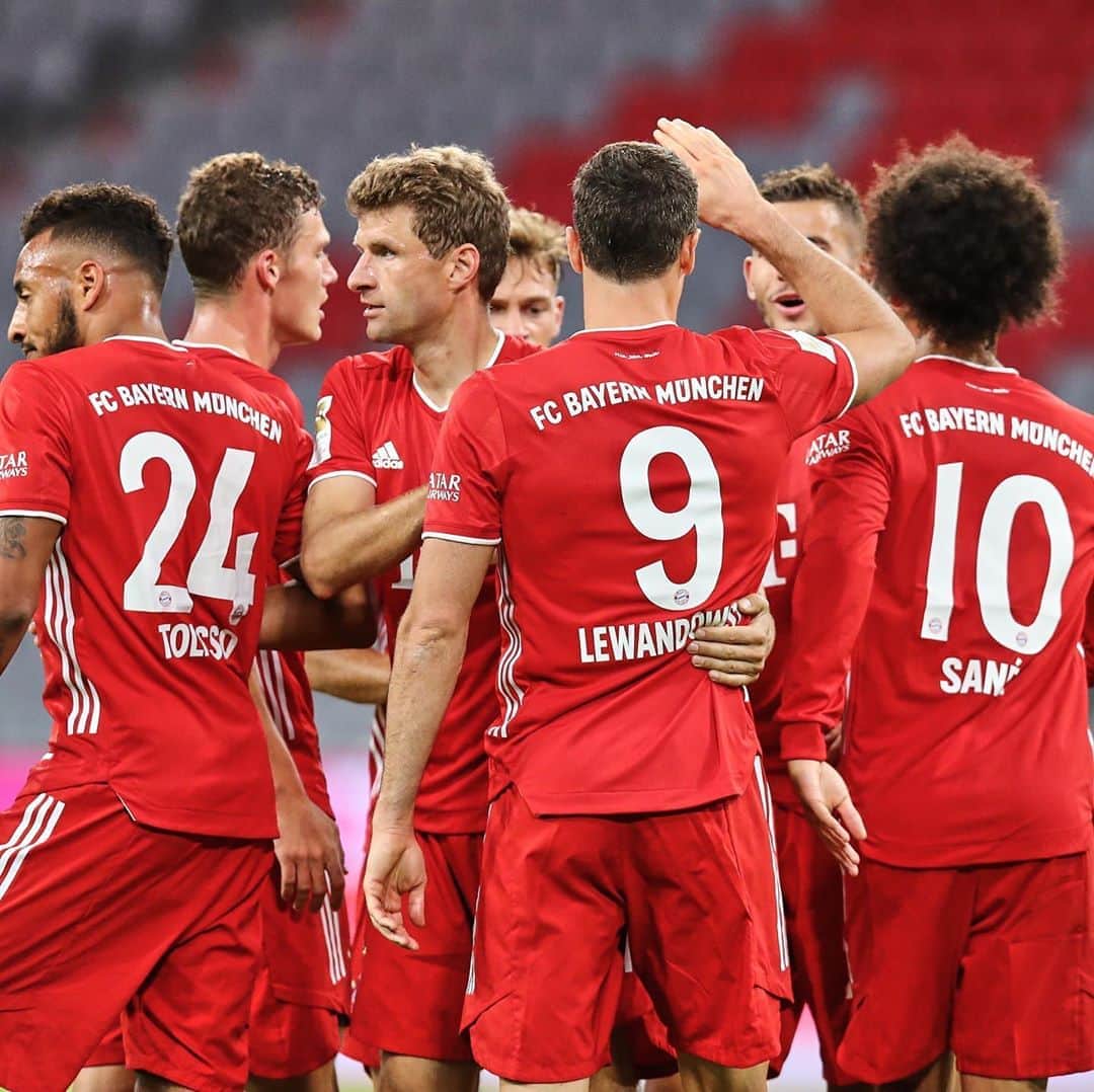 トーマス・ミュラーのインスタグラム：「O‘zapft is! What a @bundesliga_en start - 8:0 win against @s04 #miasanmia #fcbayern #esmuellert #fcbs04 #bundesliga #soschautsaus」