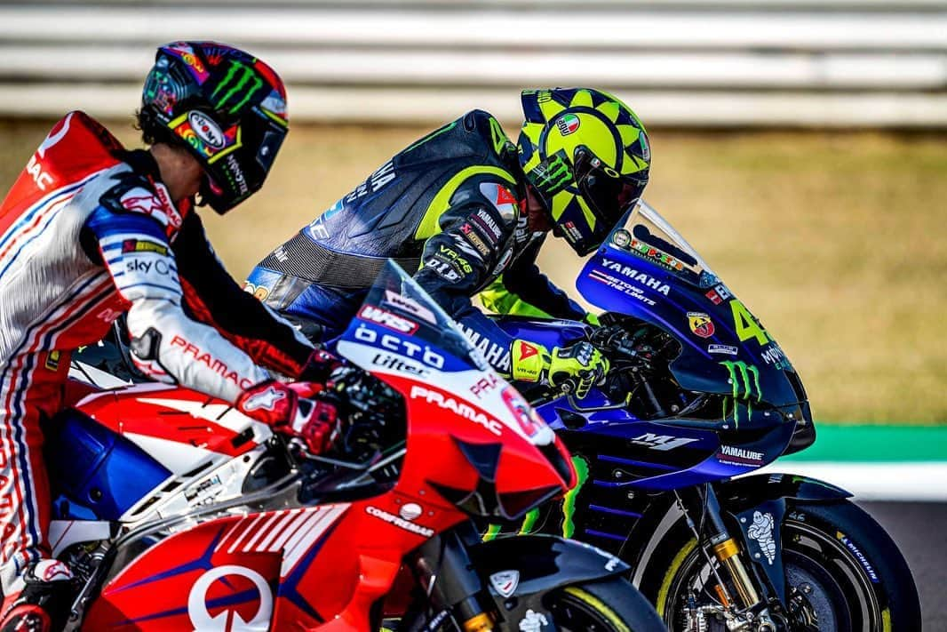 バレンティーノ・ロッシさんのインスタグラム写真 - (バレンティーノ・ロッシInstagram)「Misano World Circuit,Italy Friday,free practice 📸 @falex79 @gigisoldano」9月19日 6時04分 - valeyellow46