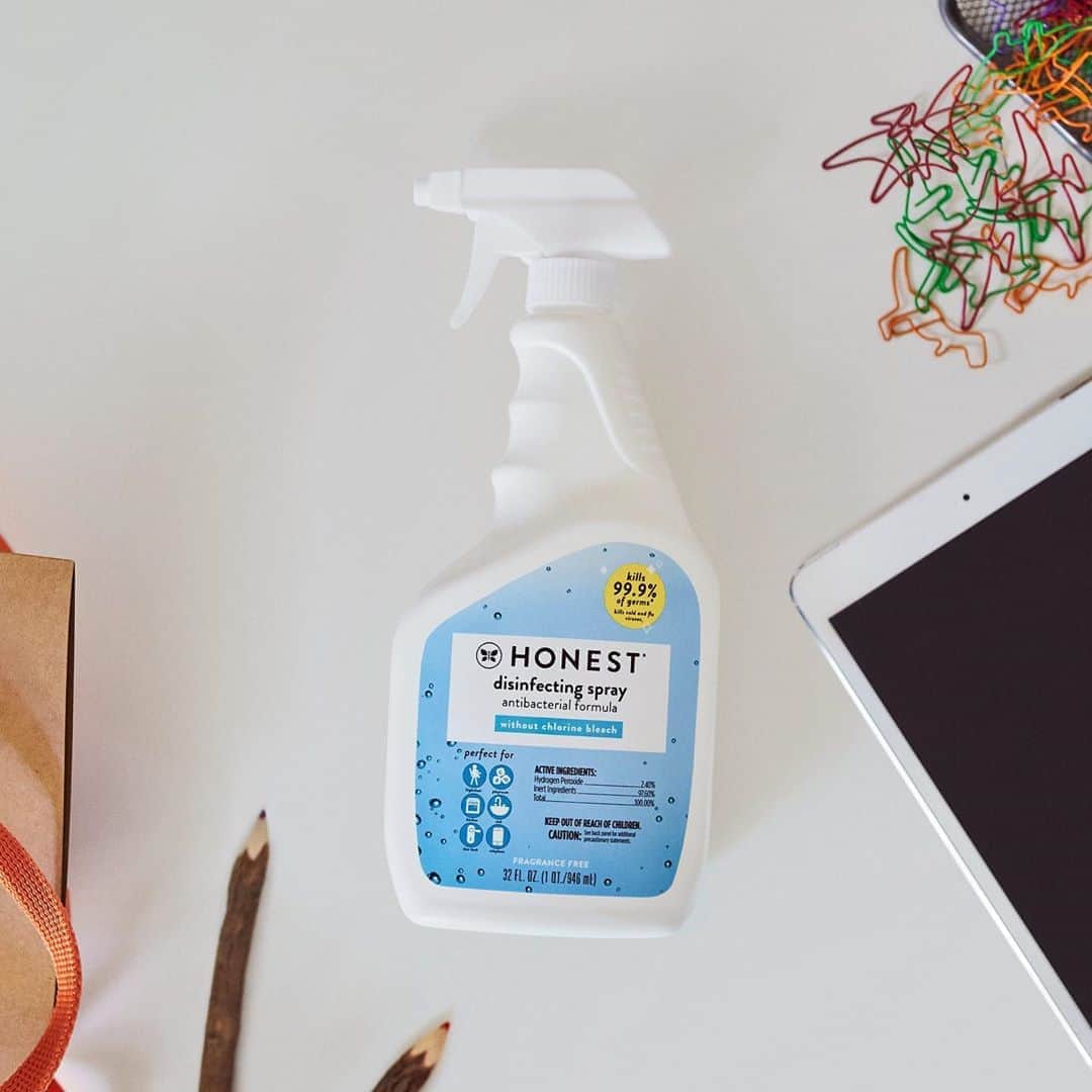 The Honest Companyさんのインスタグラム写真 - (The Honest CompanyInstagram)「Just because something’s clean, that doesn’t mean it’s disinfected. Our powerhouse antibacterial spray cleans + disinfects like a dream. Plus, we left out harsh chemicals + bleach. 🙌⁣ ⁣ “Unlike most disinfectants, which only contain that active ingredient that disinfects, our Disinfecting Spray also contains some surfactants that help to break down that grease and grime so that you’re cleaning and disinfecting all in one step!” - Mallory McMahon, Head of Research & Innovation at The Honest Company #HonestCompany」9月19日 6時06分 - honest