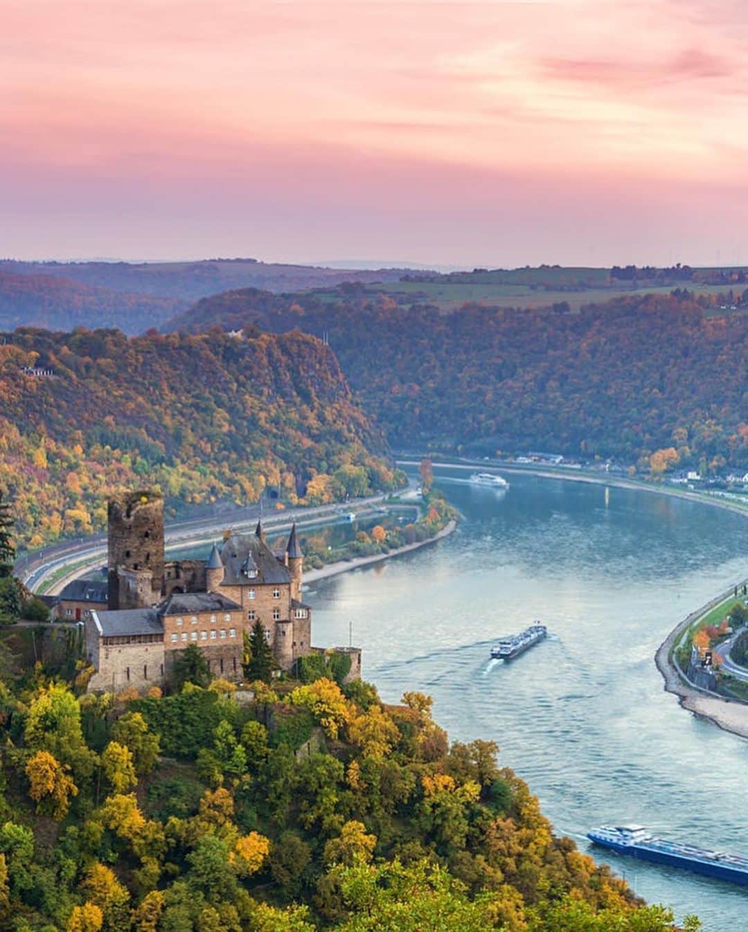 Lonely Planetのインスタグラム：「🚗ROAD TRIP!!!   Europe has an embarrassment of riches, from the incomparable art and architecture to the spectacular scenery and the finest food and wine.   Guess what! A lot of it is supremely accessible by car (if you know the best routes to take). Lucky for you, we do. Tap the link in our bio to discover the best European road trips out there.   Featured Destinations: 1️⃣Romantic Rhine Valley 2️⃣La Rioja wine region, Spain  3️⃣Cannes’ Plage du Midi at sunset 4️⃣Italian Lakes」