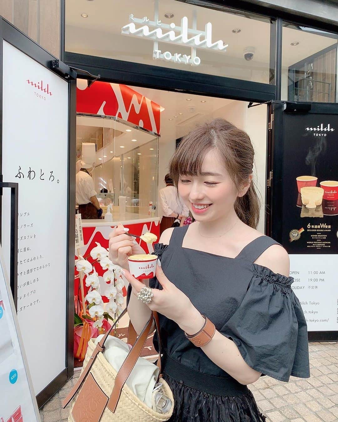 のインスタグラム：「🧀💛﻿ ﻿ 原宿にnew open...💛﻿ 由布院スイーツ﻿ 由布院ミルヒのチーズケーキ💛💛💛﻿ @milch.tokyo  ﻿ ﻿ 焼きたてはとろっとろ...🥺﻿ 冷やしたらしゅわしゅわ〜☁️☁️☁️﻿ ﻿ ﻿  由布院のミルクたっぷりで﻿ チーズがミルキーで濃厚なんだけどすごく優しい味わいでおいしすぎて何個でもいけるー😍💛💛💛笑笑﻿ ﻿ 底にはクッキーとスポンジもはいってるのだけどこれもおいしいの🤤﻿ またたべたい🤤リピ確定です🙋‍♀️﻿ ﻿最後は冷やした時のミルヒの動画だよ💛 ﻿ ﻿ ﻿ #milch #ミルヒ #原宿スイーツ #原宿グルメ #竹下通り #原宿 #チーズケーキ #焼きたてテイクアウト #テイクアウト #テイクアウトグルメ #pr #トリドリベース」