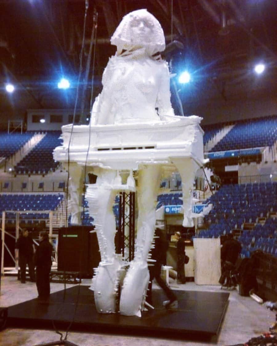 ニック・ナイトさんのインスタグラム写真 - (ニック・ナイトInstagram)「My 25 foot tall double @ladygaga piano dress statue and the single Gaga version at the Brits many years ago .  The statue was made with Kev Stenning/ @rapido_3d .  I am interviewing Kev Stenning for the @showstudio X @harrods  take over . Come to the 5th floor of Harrods and find out more about Fashion’s Digital Future .」9月19日 6時48分 - nick_knight