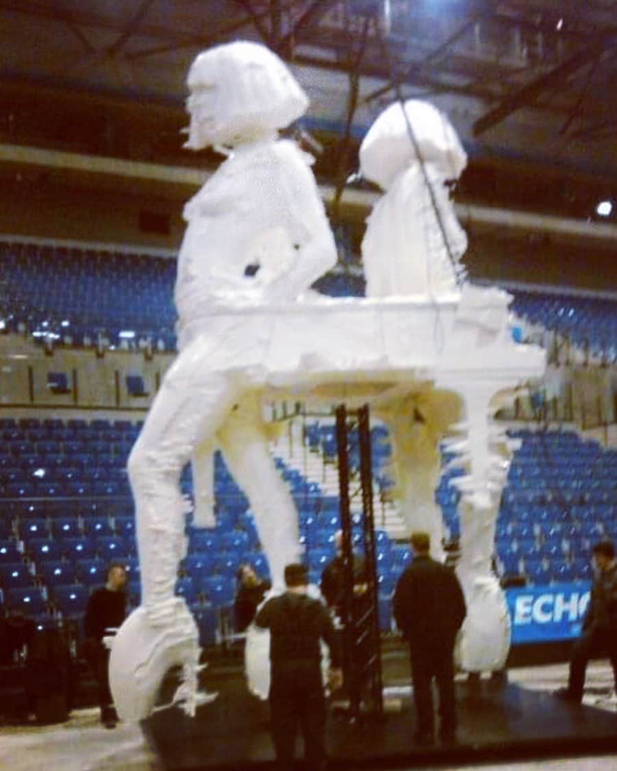 ニック・ナイトさんのインスタグラム写真 - (ニック・ナイトInstagram)「My 25 foot tall double @ladygaga piano dress statue and the single Gaga version at the Brits many years ago .  The statue was made with Kev Stenning/ @rapido_3d .  I am interviewing Kev Stenning for the @showstudio X @harrods  take over . Come to the 5th floor of Harrods and find out more about Fashion’s Digital Future .」9月19日 6時48分 - nick_knight