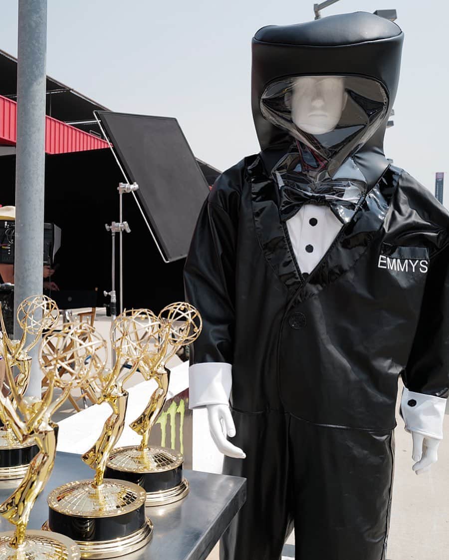 Just Jaredさんのインスタグラム写真 - (Just JaredInstagram)「People in hazmat suits will be delivering trophies to winners at their homes on Sunday night during the #EmmyAwards! #Emmys Photo: ABC」9月19日 6時56分 - justjared