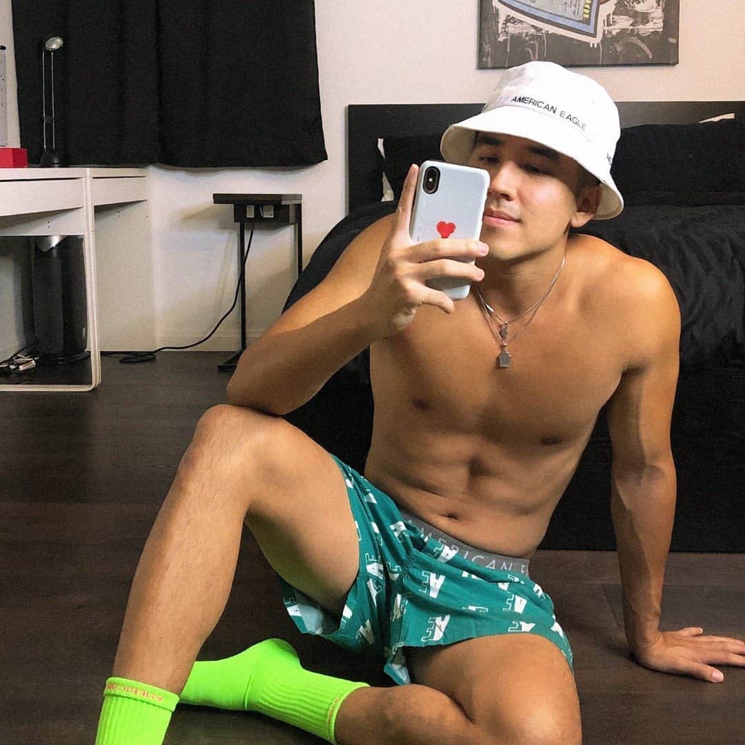 のインスタグラム：「TFW you look so good in your underwear, you’ve got a snap a few pics just to document it... We’re not mad about it though 🤷‍♂️ @dvnieldavid」