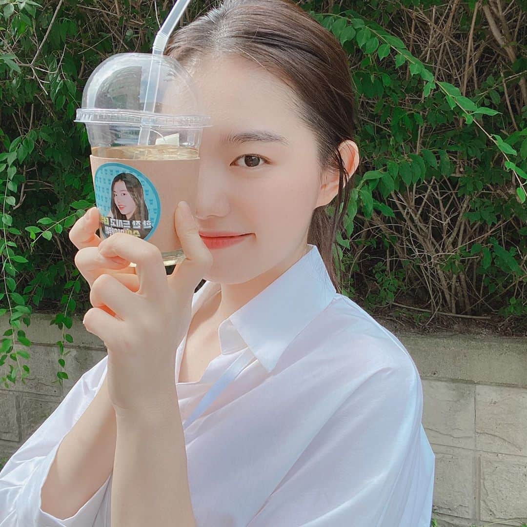 キム・ソヘ（I.O.I）さんのインスタグラム写真 - (キム・ソヘ（I.O.I）Instagram)「오지않는아이 👣 TV조선 오늘 밤 토요일 ✨내일 밤 일요일 ✨10:50 ✨ 모두 많이 많이 시청해주세요❤️」9月19日 17時50分 - s_sohye