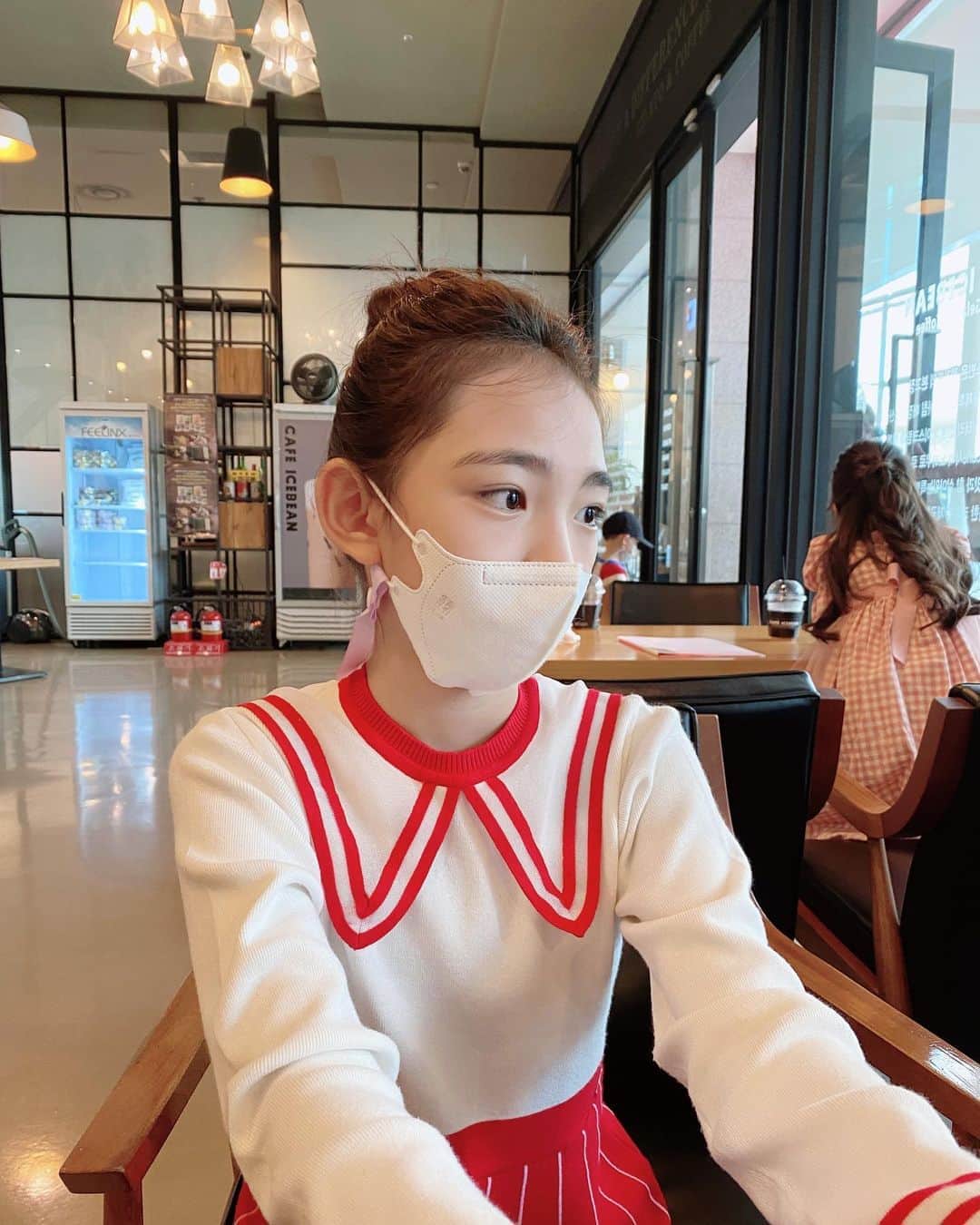ウンチェのインスタグラム：「. 좋은 결과 있길♥️ - - - - #어제 #사진 #일상 #카페  #요거트 #빨리나와라 #🥤 #아역배우 #이은채 #Eunchae」