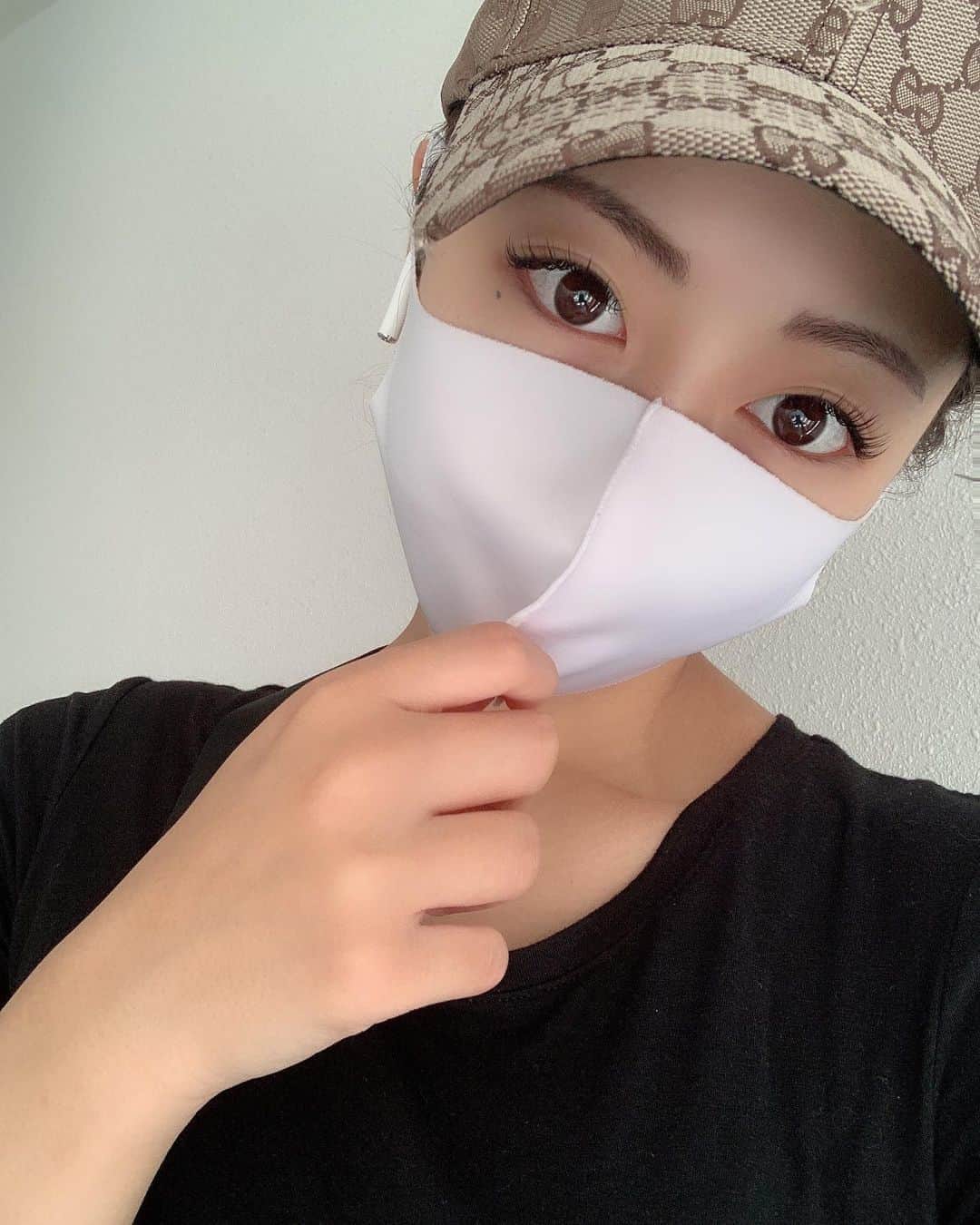 池上さよのインスタグラム：「最近は朝が弱くて、 起きて15分以内におーち出ることがしばしば🙂💦  季節の変わり目って眠たいのよね〜 アートメイクとマツエクつけてたら化粧してる風に 見えるか楽ちん🌈❤️✨  北海道札幌市中央区南4条⻄3丁目  N-プレイスビル 5F P&J  池上さよ🧚‍♀️」