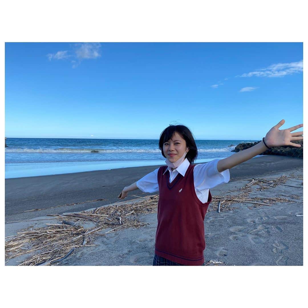 松風理咲さんのインスタグラム写真 - (松風理咲Instagram)「﻿ 「真夏の少年」最終話、ありがとうございました！﻿ ﻿ 撮影していた学校が海の近くにあったので、景色がとっても綺麗でした♪﻿ ﻿ 最終日には、フェイスシールドを入れていた袋に、スタッフさんからの素敵なメッセージが😻﻿ ﻿ #真夏の少年﻿ #金曜ナイトドラマ﻿」9月19日 16時32分 - risaki_matsukaze_official