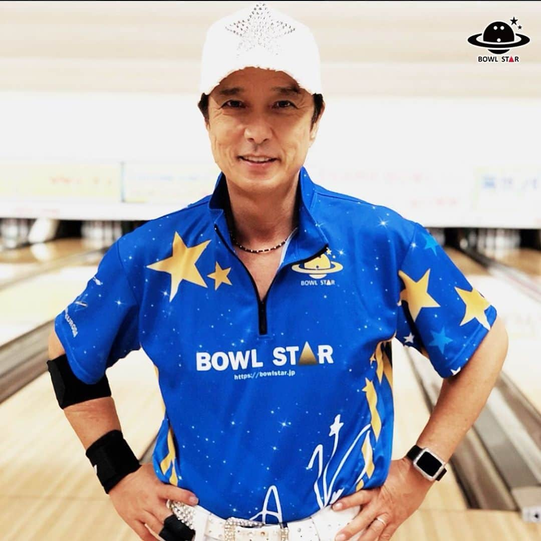 黒田アーサーさんのインスタグラム写真 - (黒田アーサーInstagram)「BOWL STAR社が黒田アーサーモデルのオリジナルウェアを作ってくれました😊💕めちゃくちゃカッコイイです！背中と袖に僕の投球シルエットとサインがプリントされてます😊💕  ◆ハーフジップシャツ 黒田アーサーモデル（スペースブルー）オリジナルウェア・ネーム入り完全受注生産 ARTHUR KURODA-BOWLSTAR-SPACE BLUE  -----  ◆俳優黒田アーサーさんのオリジナルウェア！ 2020年11月30日(月)23時59分までの限定発売となります。  ・サイズはS～5Lまで取り扱っています。（レディースはWM～WLL） 完全受注生産品の為、ご注文をいただいてからお届けまで1ヶ月～1か月半程かかります。  詳しくはBOWL STAR社のホームページへアクセスして下さい😉👍  https://bowlstar.official.ec/items/33875480  #ボウリングウェア  #ボウルスター社 #黒田アーサーモデル  #限定販売 #ボウリング好きな人と繋がりたい  #ボウリング愛 #bowling #볼링」9月19日 16時37分 - kuroda_arthur