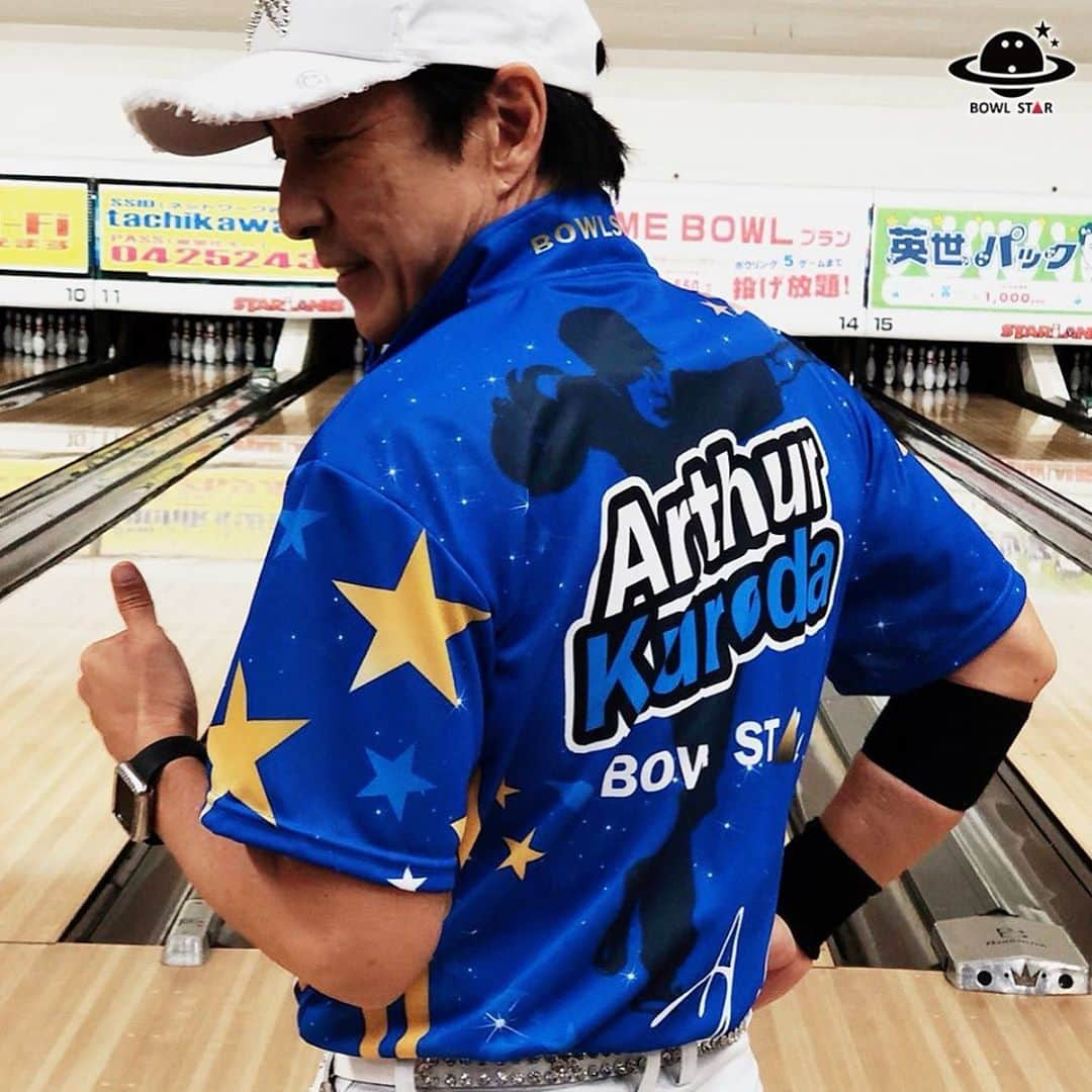 黒田アーサーさんのインスタグラム写真 - (黒田アーサーInstagram)「BOWL STAR社が黒田アーサーモデルのオリジナルウェアを作ってくれました😊💕めちゃくちゃカッコイイです！背中と袖に僕の投球シルエットとサインがプリントされてます😊💕  ◆ハーフジップシャツ 黒田アーサーモデル（スペースブルー）オリジナルウェア・ネーム入り完全受注生産 ARTHUR KURODA-BOWLSTAR-SPACE BLUE  -----  ◆俳優黒田アーサーさんのオリジナルウェア！ 2020年11月30日(月)23時59分までの限定発売となります。  ・サイズはS～5Lまで取り扱っています。（レディースはWM～WLL） 完全受注生産品の為、ご注文をいただいてからお届けまで1ヶ月～1か月半程かかります。  詳しくはBOWL STAR社のホームページへアクセスして下さい😉👍  https://bowlstar.official.ec/items/33875480  #ボウリングウェア  #ボウルスター社 #黒田アーサーモデル  #限定販売 #ボウリング好きな人と繋がりたい  #ボウリング愛 #bowling #볼링」9月19日 16時37分 - kuroda_arthur