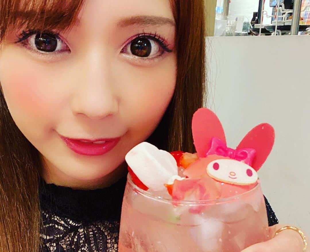 佳苗るかさんのインスタグラム写真 - (佳苗るかInstagram)「マイメロちゃんクロミちゃんピアノちゃんのカフェ💕またいってきた😍💗 ぽんちゃんと🎵 かわいかった🥰✨  #マイメロカフェ #マイメロディ #マイメロ #サンリオ #ピアノちゃん #クロミちゃん #カフェ #パンケーキ」9月19日 16時55分 - ruka_kanae