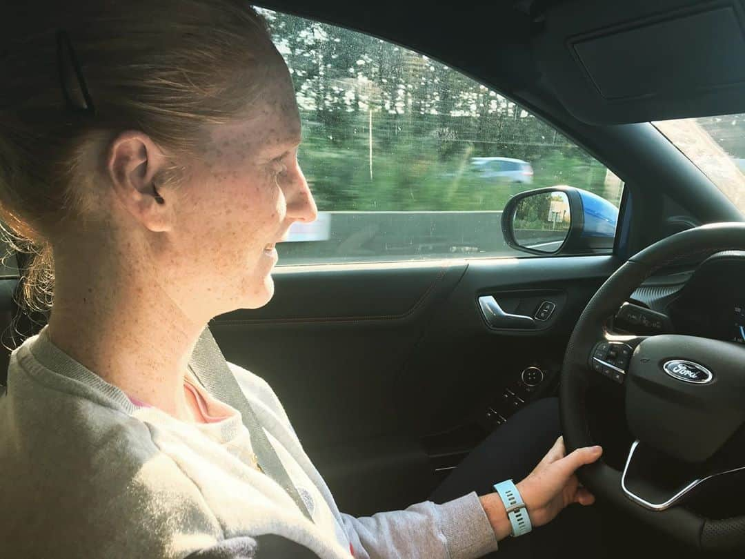 アリソン・バン・アイトバンクさんのインスタグラム写真 - (アリソン・バン・アイトバンクInstagram)「Love driving my Ford Puma 😍 thanks @fordabautomotive」9月19日 16時51分 - alison_van_uytvanck