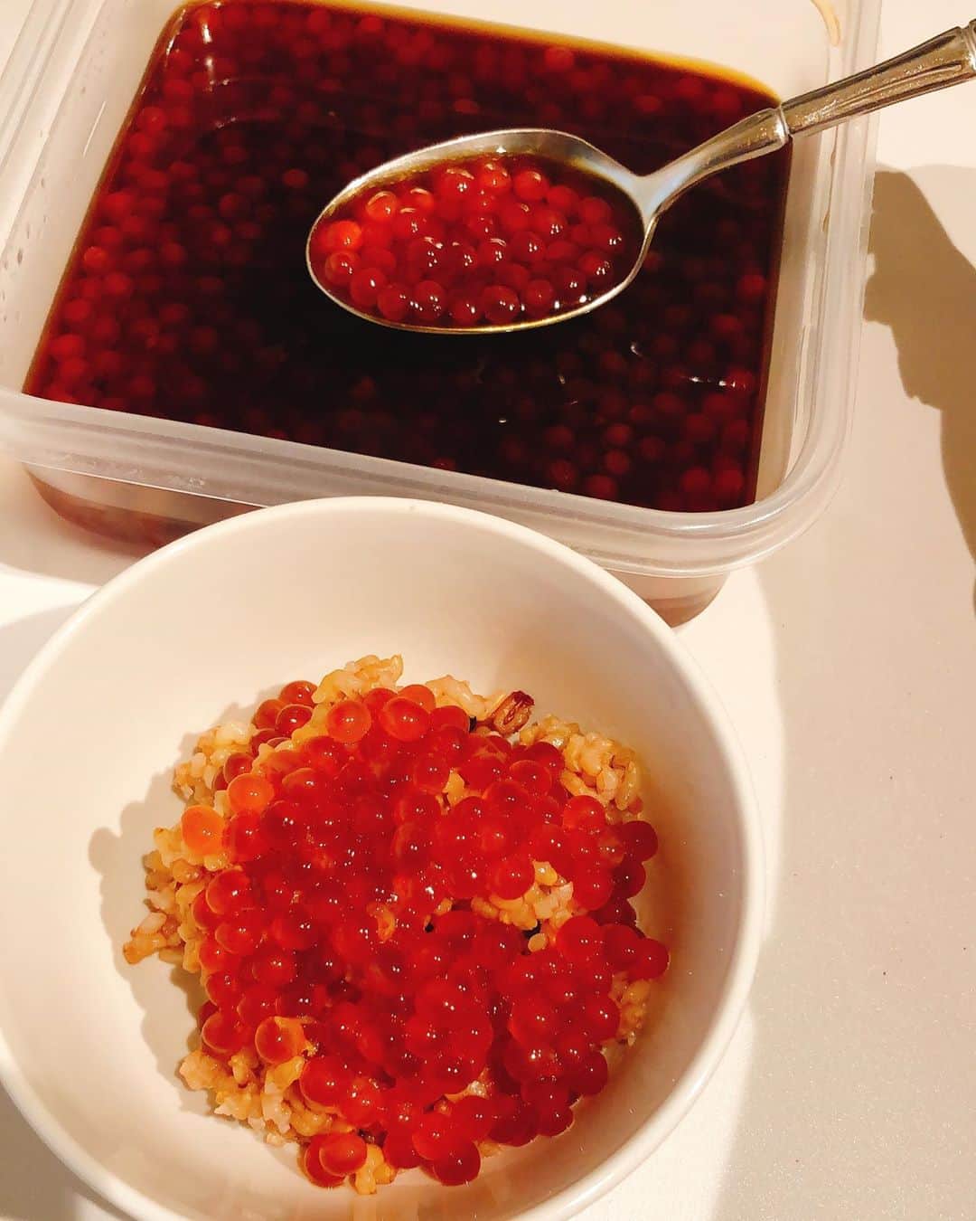 のインスタグラム：「#初めての  #いくらの醤油漬け #自家製 #手作り #美味しく出来た 😋✨ #ぬるま湯で解すのドキドキでした😂 #酵素発芽玄米 @nadeshiko_healthy_life  #youtube  #ムネまりチャンネル  #グッドボタン👍 #チャンネル登録お願いします 🛎✨ #プロフィールから飛べまーす ❤️ #山田まりや #ムネくん #親子 @central_official_  #小学2年生 #7歳 #男の子 #ママ #hairstyle #color #pink #instagood #instalike #instafashion #instadaily #love #loveislove」