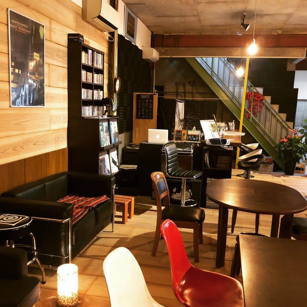 山川のりをのインスタグラム：「今夜は桑名市アドオンスペースMにてギターパンダライブです。19時/19時30分、2500円+Dです。共演はアンバーランバー。お近くの方、無理ない範囲で会いにきてアイニージュー！」