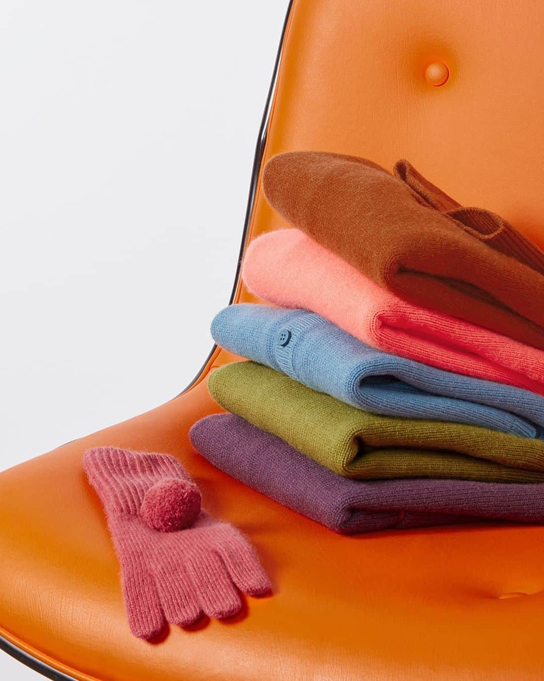 コスさんのインスタグラム写真 - (コスInstagram)「Add a touch of brightness to cooler days. Keep them cosy in our super soft, colourful cashmere for kids #COSKids」9月19日 17時32分 - cosstores