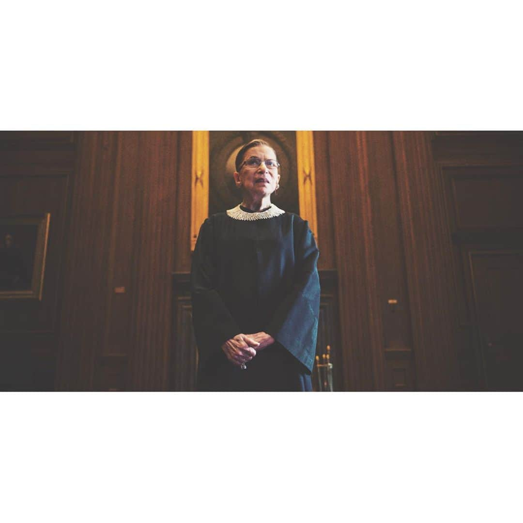 リード・モラノのインスタグラム：「“When I'm sometimes asked when will there be enough [women on the Supreme Court] and I say, 'When there are nine,' people are shocked. But there'd been nine men, and nobody's ever raised a question about that.”  ———————————————————————— This is a MASSIVE loss for us all.  Massive.  Rest in Power, Great Ruth Bader Ginsburg.  I promise we will not let you down. 💔 ————- 📸 by @niccolina」