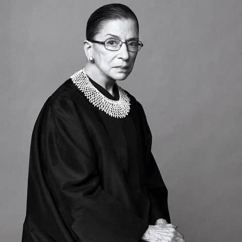 マンディクーンのインスタグラム：「Devastated. Gutted. I have no words, only sadness, so I’ll quote Dan Rather- “A shock. A sadness. A great loss. The passing of Ruth Bader Ginsburg leaves a hole in a nation already reeling. She is an American hero, in every sense. We can honor her by joining to carry forth her legacy of equality, empathy, and justice. May she Rest in Peace.” #riprbg」